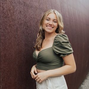 Meet your Posher, Ana